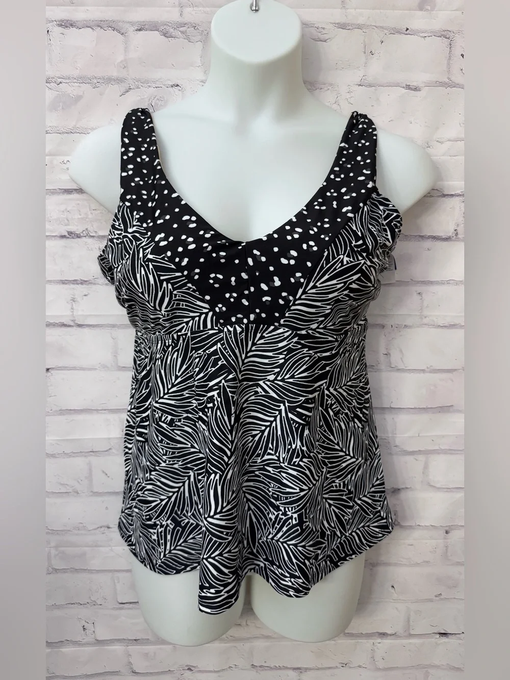 Swimsuits For All Plus 16 Tankini Top Swimsuit Black White Palms Tropical Floral